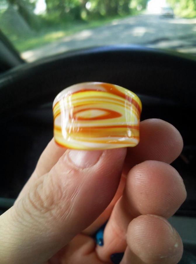 Glass ring twister